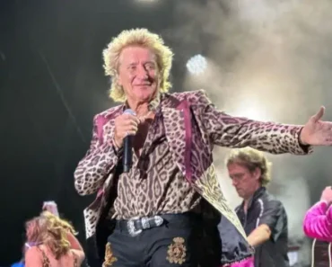 Rod Stewart Fans Upset As Concert Ends Abruptly, Singer ‘Storms Off Stage’
